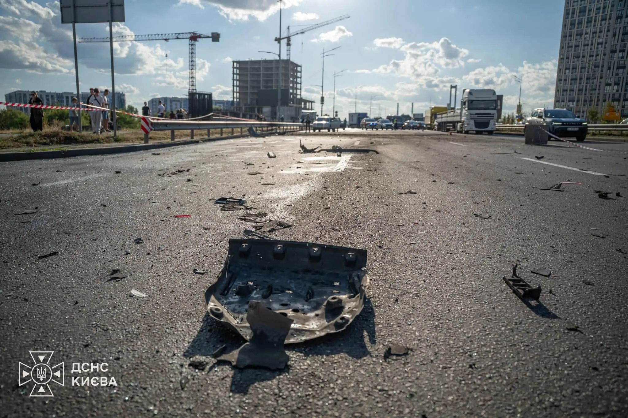 Фото: Унаслідок російського обстрілу Києва поранено шестеро людей, серед них дитина