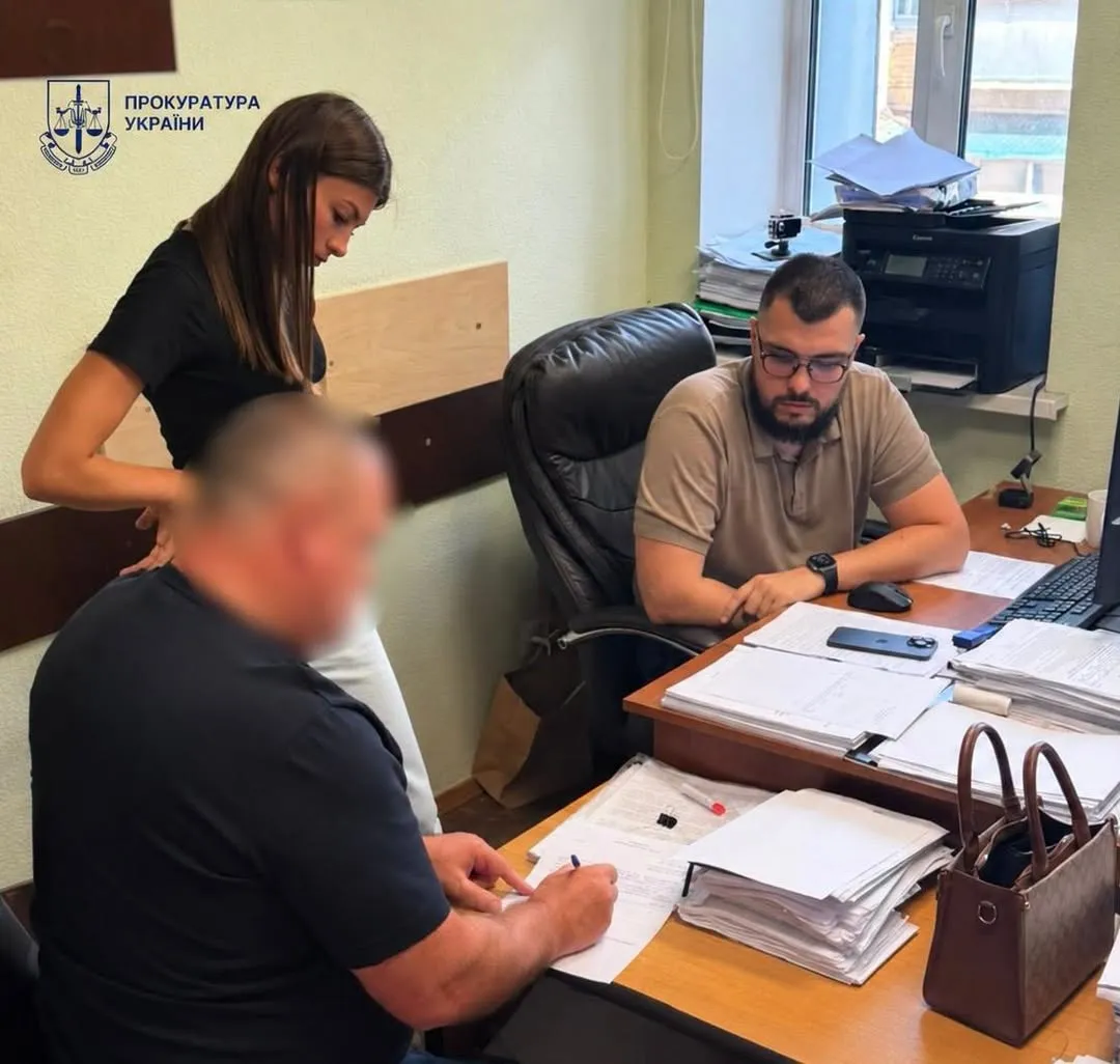 Посадовцю київського КП повідомили про підозру через переплату за обладнання