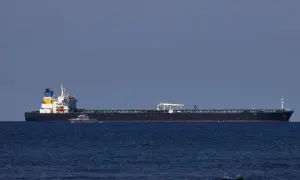 Дефіцит пального у Криму спровокував хвилю масових звільнень та закриття бізнесу