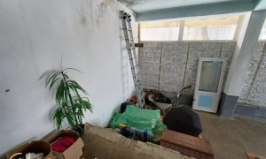 Омбудсман виявив жахливі умови для переселенців у гуртожитку на Буковині