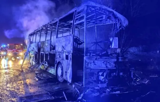 У Словаччині пасажирський автобус зіткнувся з вантажівкою, є загиблий та поранені