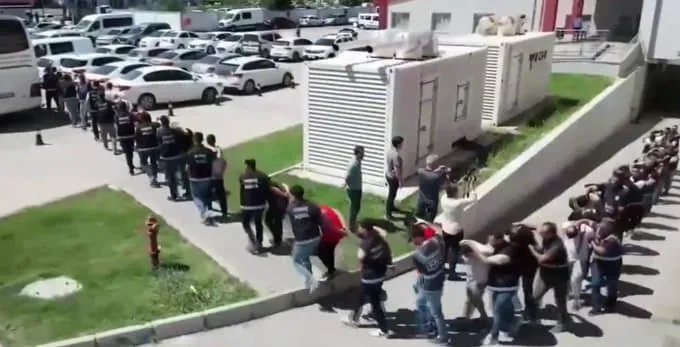 تم اعتقال 85 شخصًا في تركيا في قضية حرائق «ستارلينك» في بولندا
