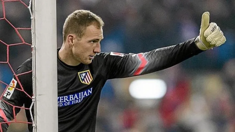 Фінал чемпіонату Канади з футболу пройшов під снігом, воротар «Атлетіко» розчищав поле