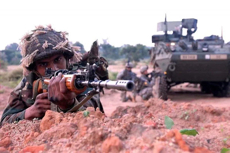 Індія та Китай будують дороги і бази на кордоні в Гімалаях