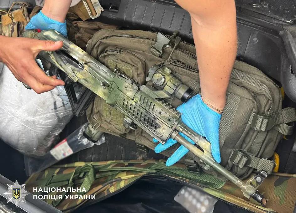 В Киеве на блокпосту задержали мужчину с арсеналом оружия и поддельными документами