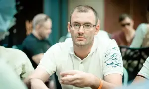 Олександр Усик виставив свій пояс на благодійний аукціон
