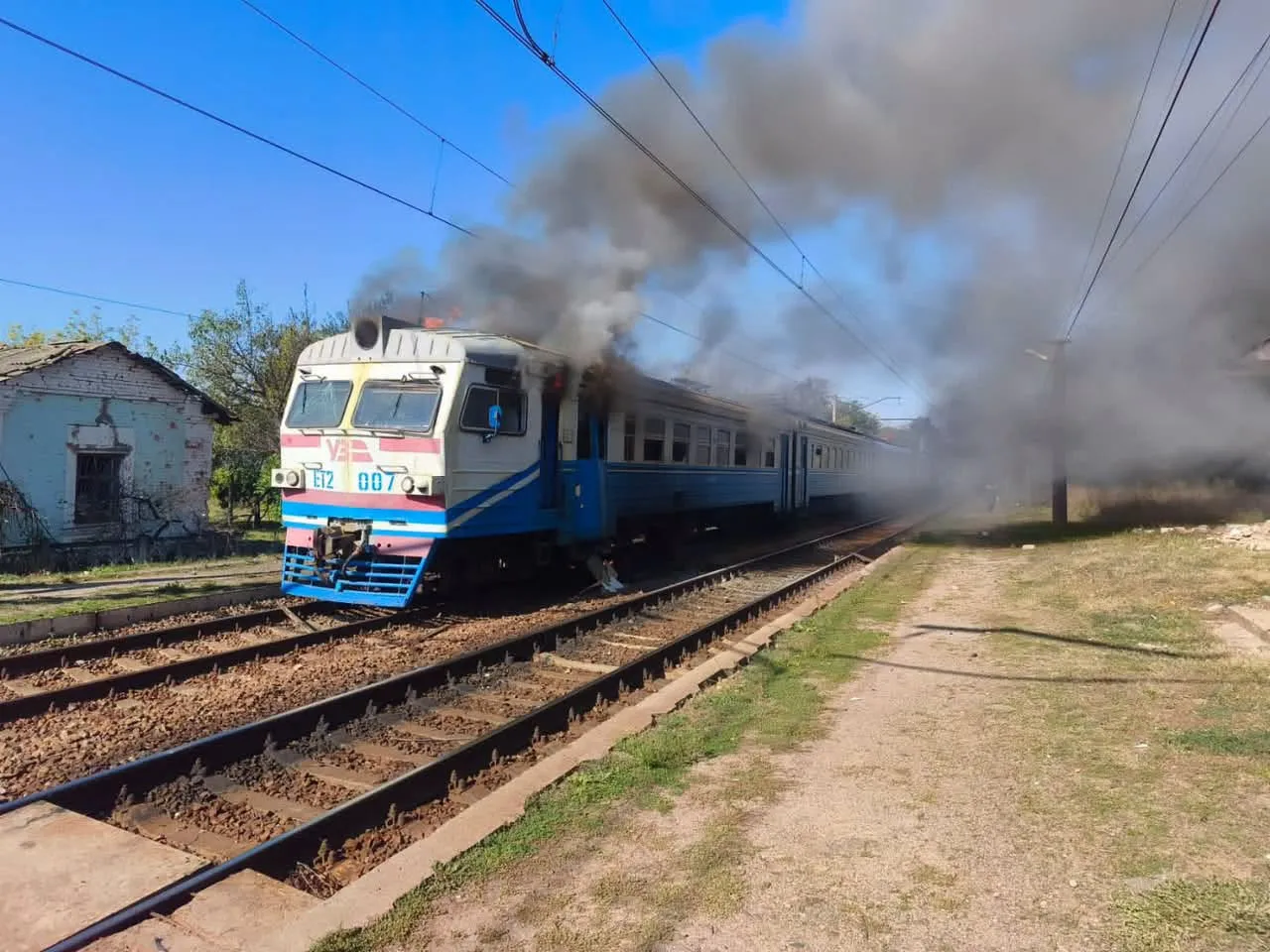 Россия атаковала пригородный поезд в Харьковской области, есть раненые