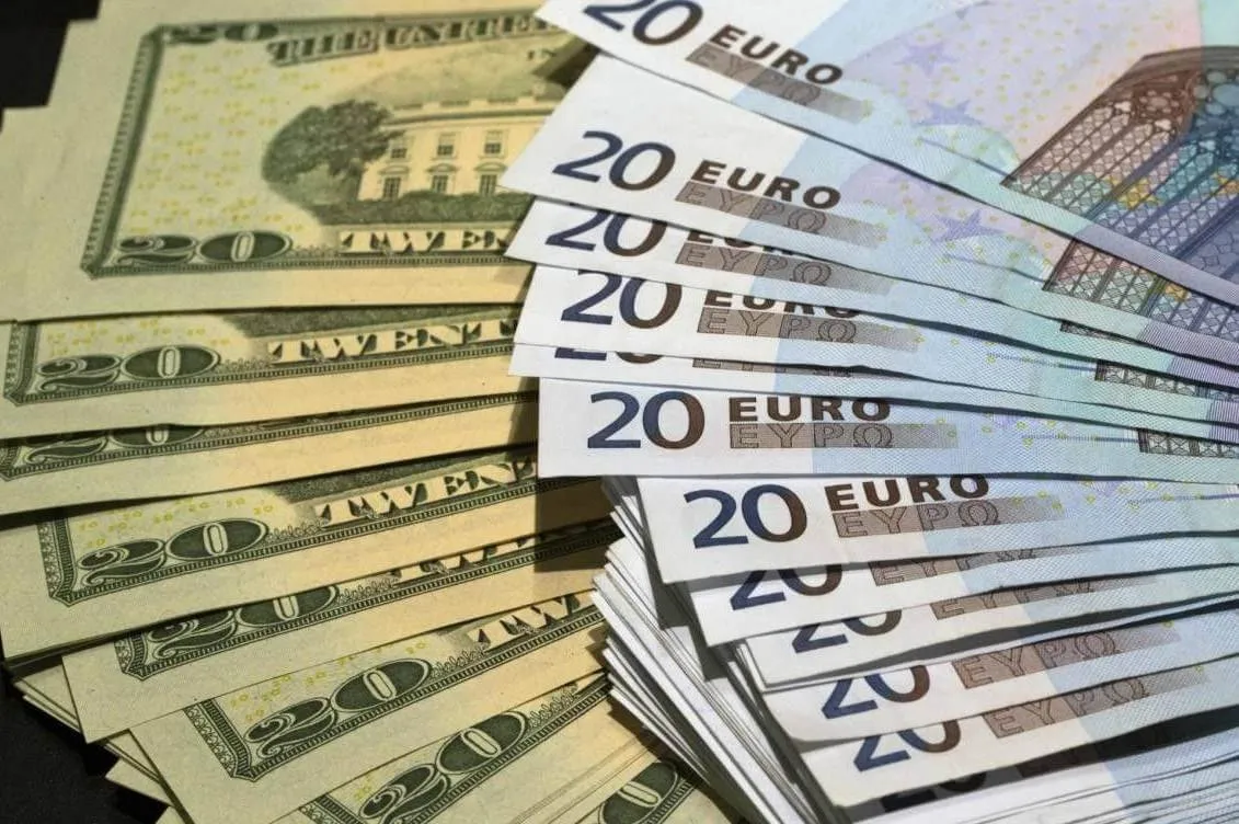 Курс валют в Україні на 1 травня: долар і євро різко подешевшали