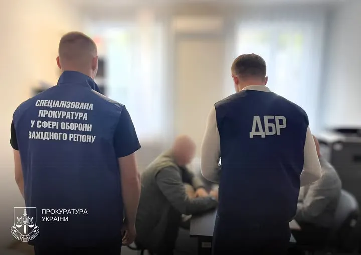 In Transcarpathia, a border guard was notified of being named a suspect in connection with the shooting of civilians