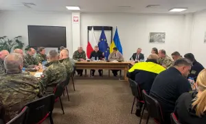Видео: в Милане самолет протаранил офисное здание