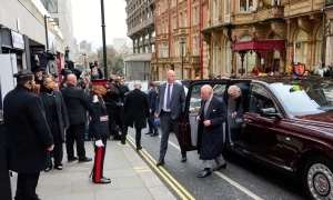 У натопу неоднозначна реакція на появу короля Чарльза у центрі Лондона