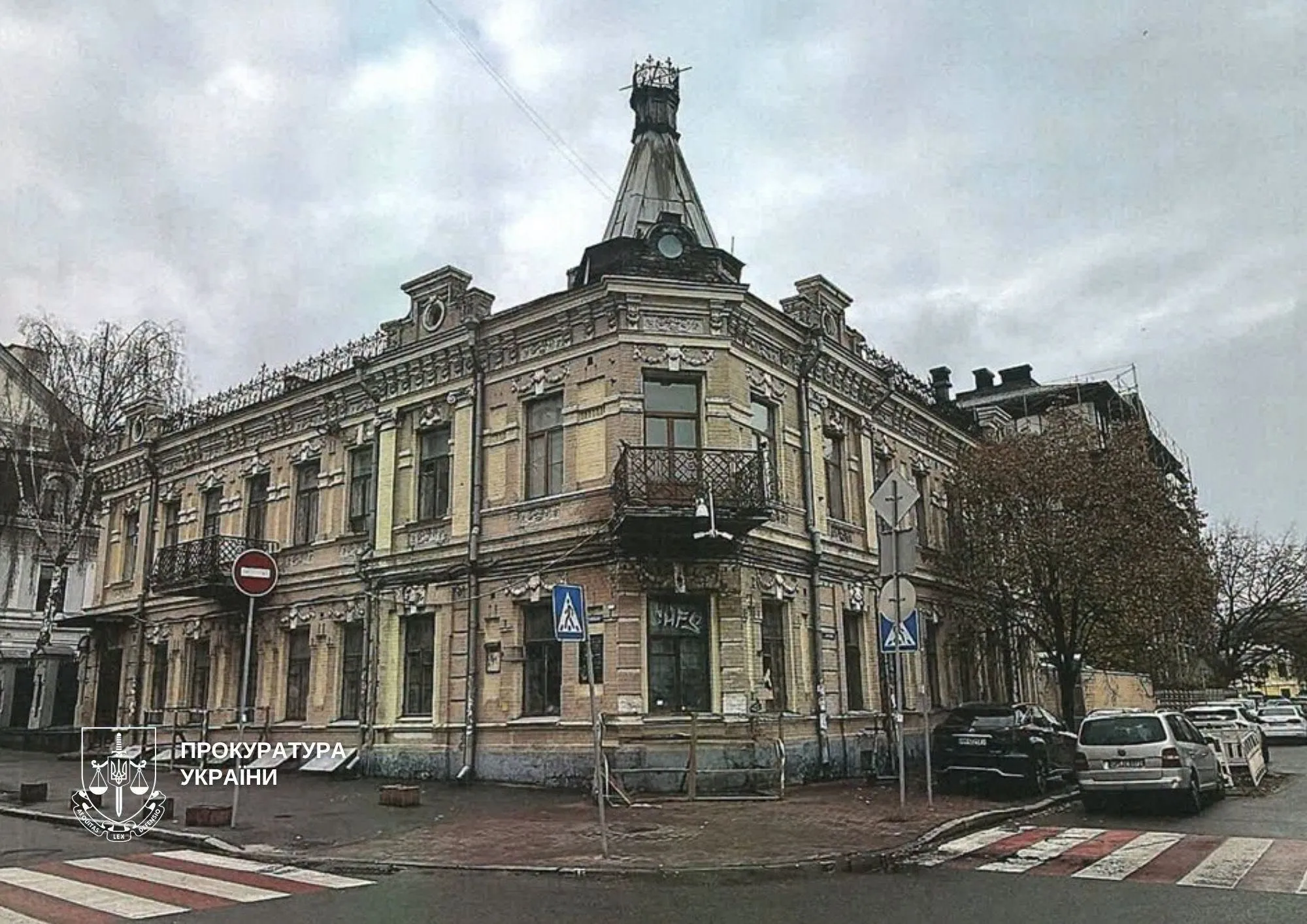 Прокуратура требует от владельца отремонтировать дом Викентия Хвойки