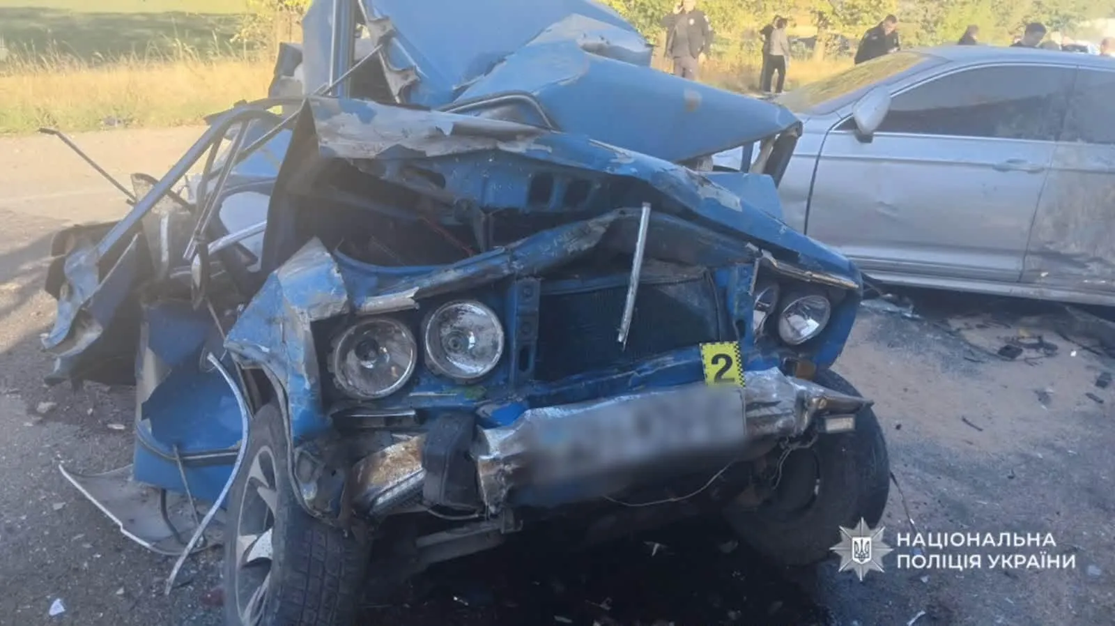 Видео: в Тячеве грузовик раздавил четыре легковых автомобиля перед блокпостом