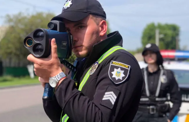 Водій скасував штраф за перевищення швидкості через суд через TruCAM поліцейського