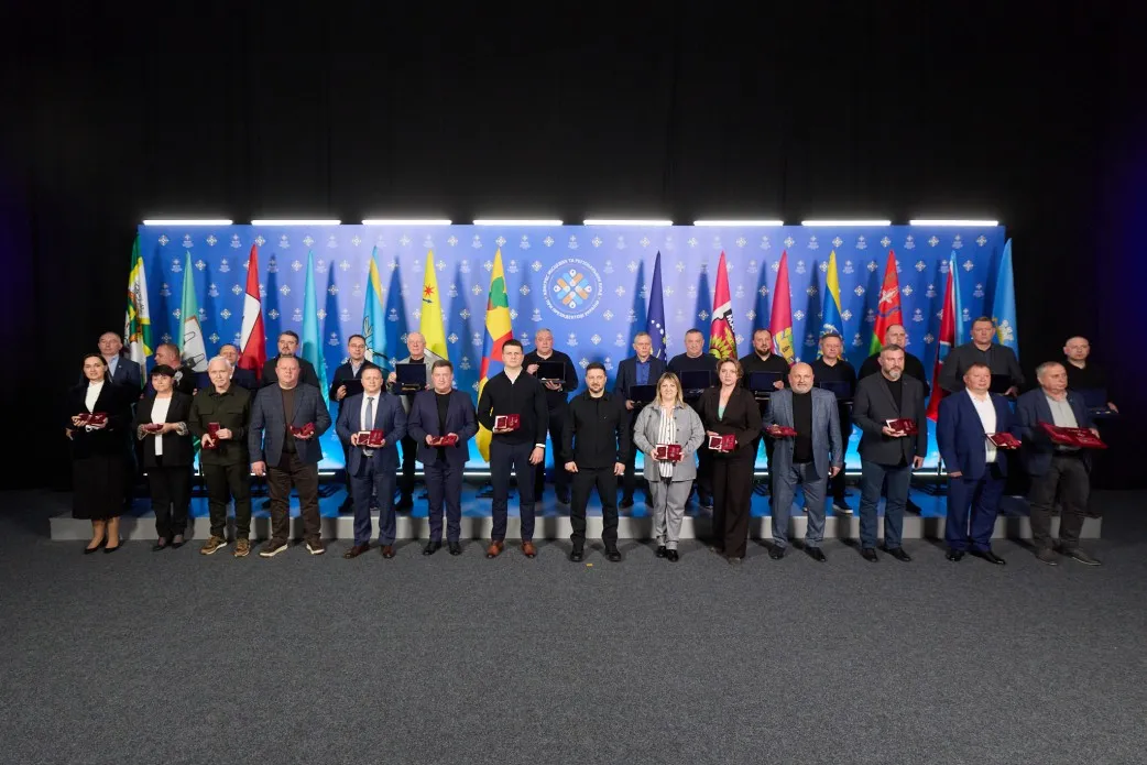 Зеленський вручив низці міст відзнаку Місто-герой України