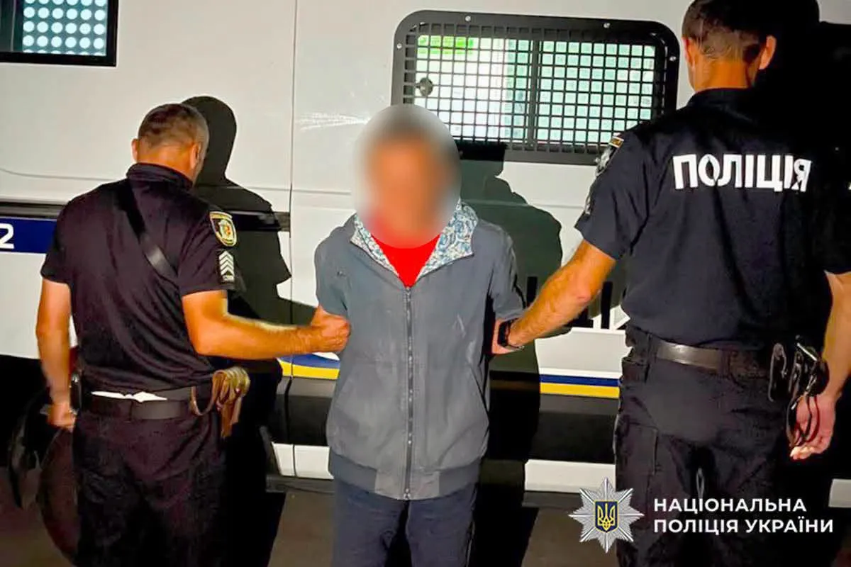In Shepetivka, a man attacked a retired woman in an elevator and was sentenced to 8 years