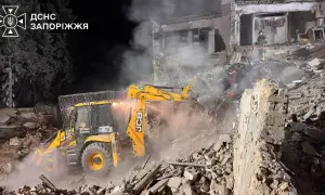 Відео: в окупованому Донецьку атакований памʼятник Леніну
