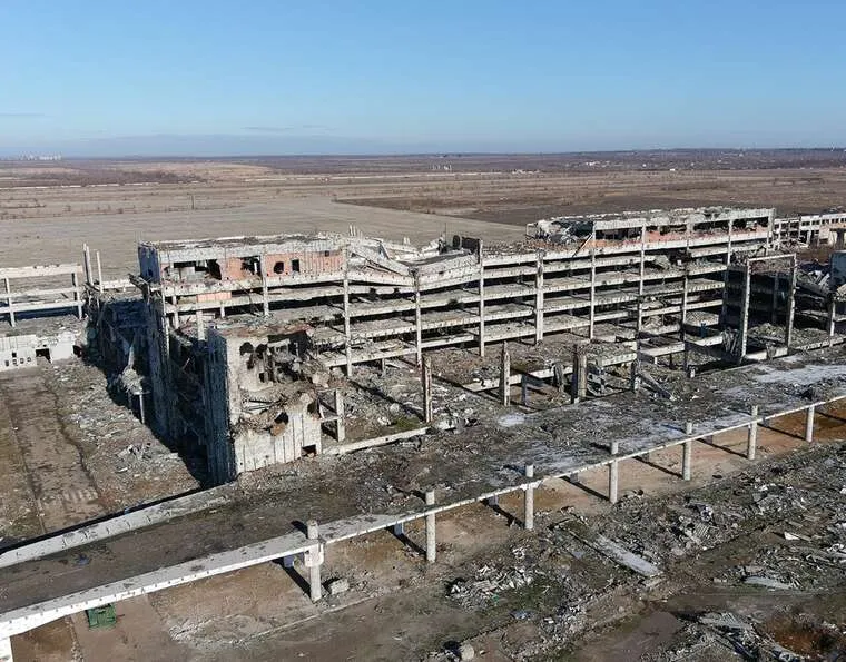 Окупанти влаштували акцію біля зруйнованого Донецького аеропорту