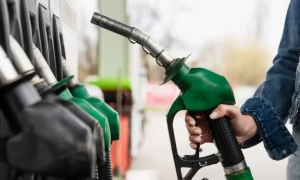 Фото: жителям селища на Буковині загрожує прорив дамби на річці Черемош