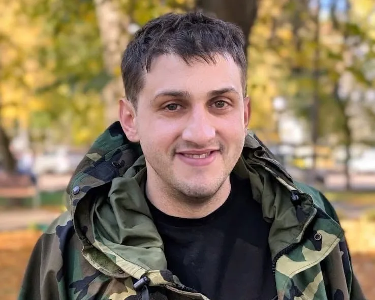 Фіналіст МастерШефу Віктор Перехрест пораненим урятував побратима на фронті