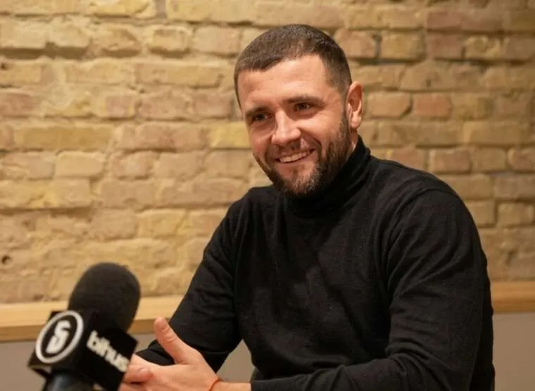 Артем Шило долучився до засідання ВАКС просто з-за керма