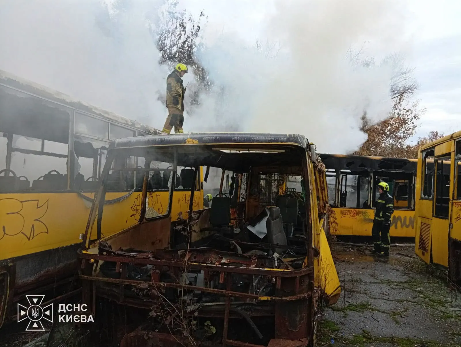 Two buses burned down in Kyiv's Solomyanskyi District