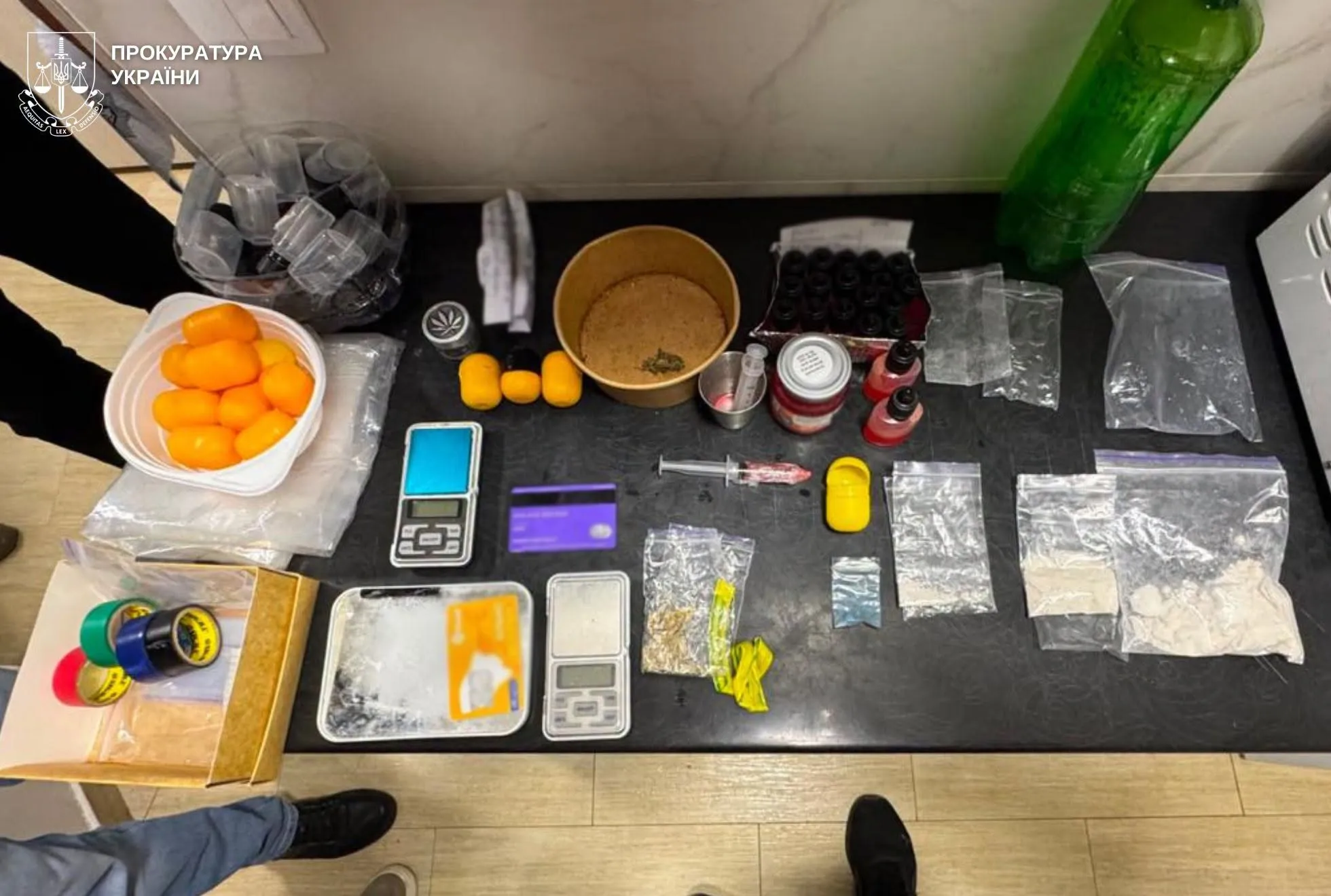 Пара из Дрогобычского района сбывала наркотики в упаковках из-под сока и губках для посуды