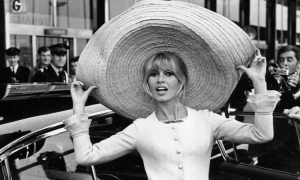 Чарлі Ханнем зіграє головну роль у серіалі «Шантарам»