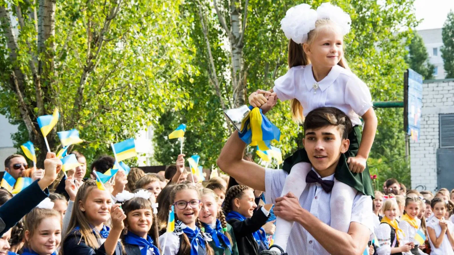 День знань 2026: українські зірки відвели дітей до школи та показали святкові фото