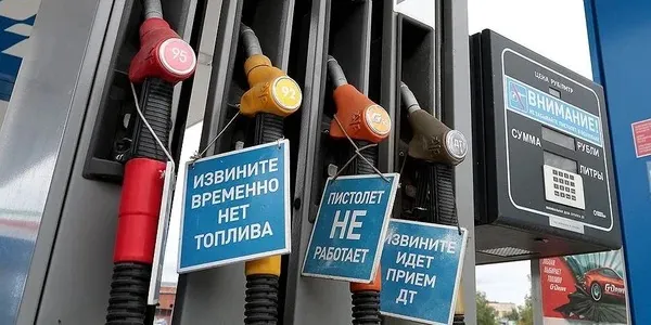 Video: Huge lines have formed at a gas station in Moscow