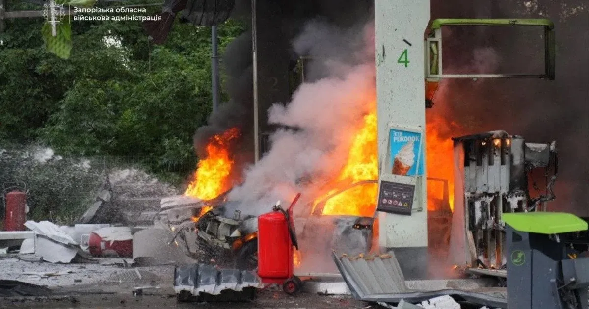 Російський дрон атакував АЗС у Запоріжжі: троє людей постраждали