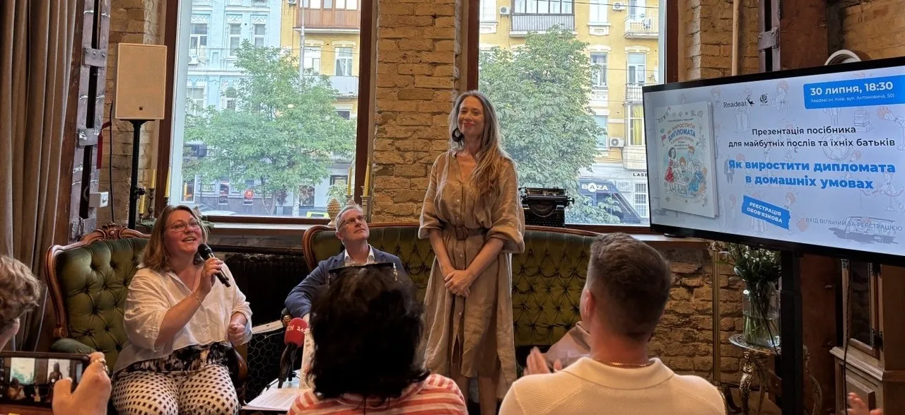 In Kyiv, Israeli Ambassador Michael Brodsky presented his children's book