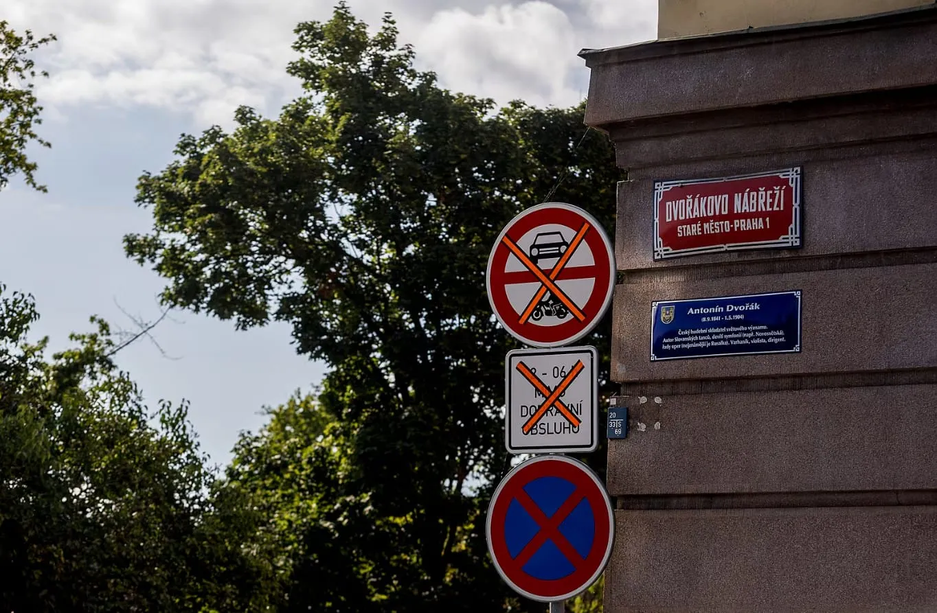 У Празі сперечаються про ідею мерії не пускати автомобілі в центр у літні місяці