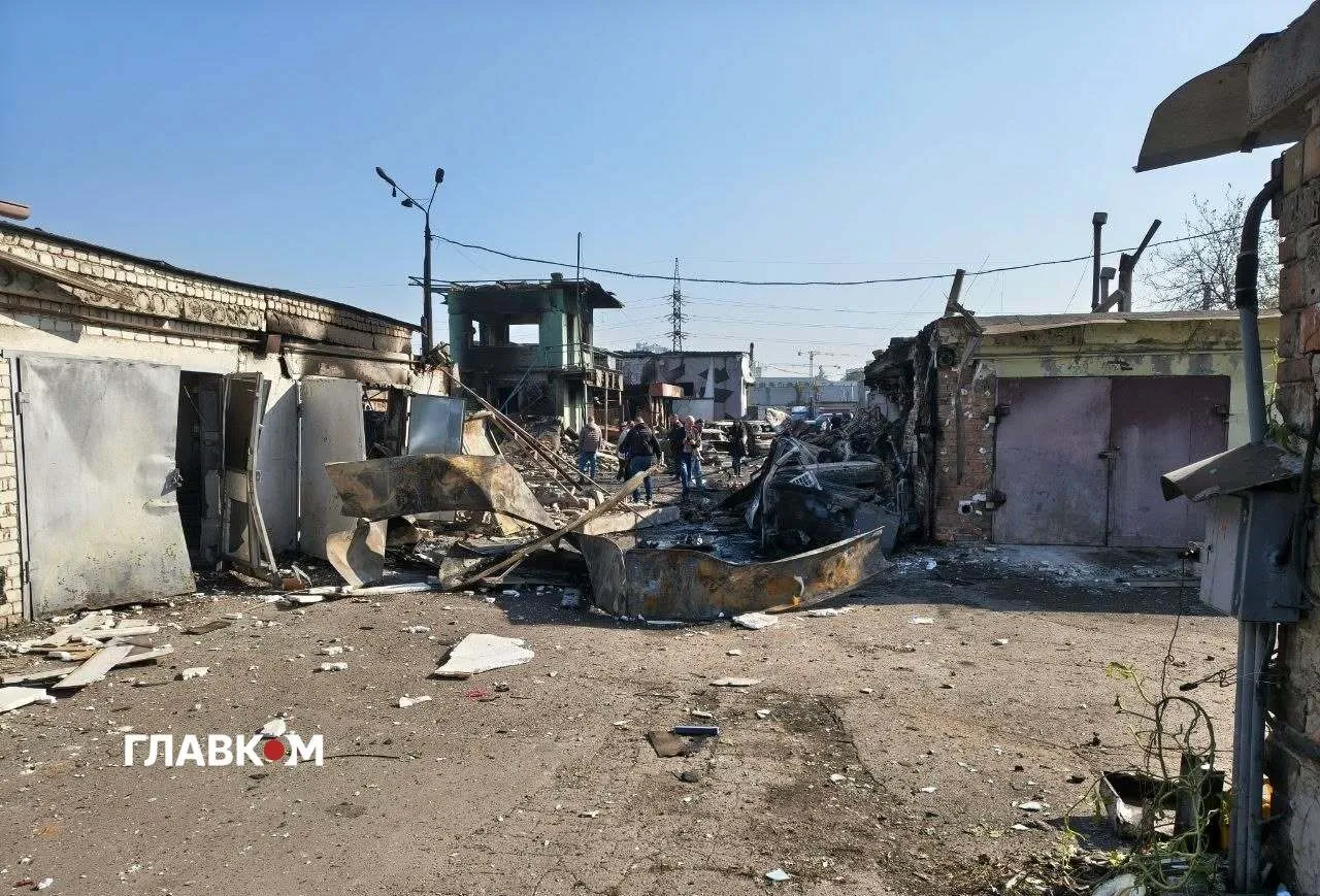 Photo: Russian artillery destroyed a garage cooperative in the Darnytskyi district of Kyiv