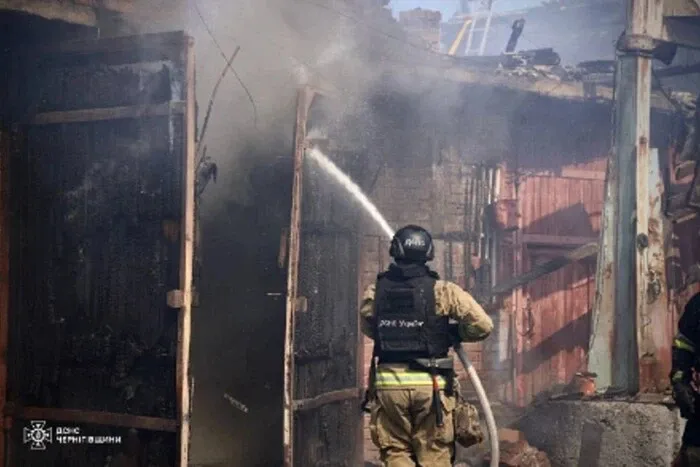 Удар по Чернігову спровокував пожежу на підприємстві