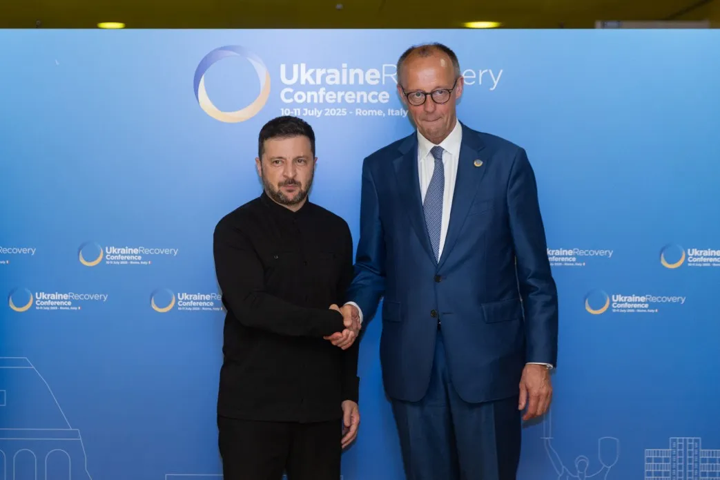 США і Європа обіцяють Україні гарантії, але до миру ще далеко – The Economist