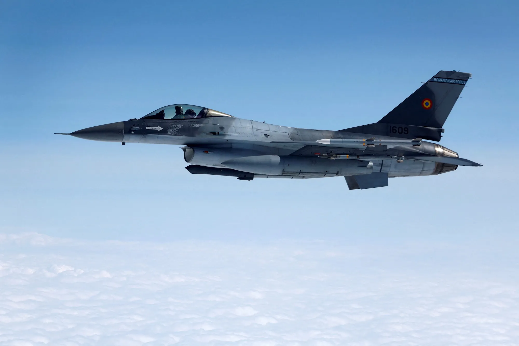 Румыния подняла в воздух два истребителя F-16 и вертолёт из-за воздушных целей у границы с Украиной