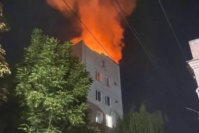 Вночі росіяни атакували Павлоград, виникла пожежа