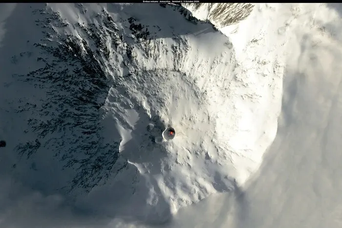 A volcano in Antarctica spews out gold crystals every day