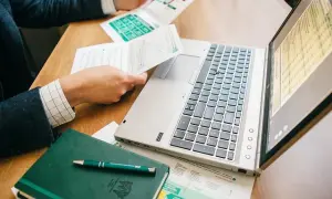 Расходы на «зеленый переход» превысили 14 трлн долларов, но выбросы CO₂ бьют новые рекорды