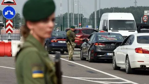 В Украину возвращается больше людей, чем уезжает — ГМС