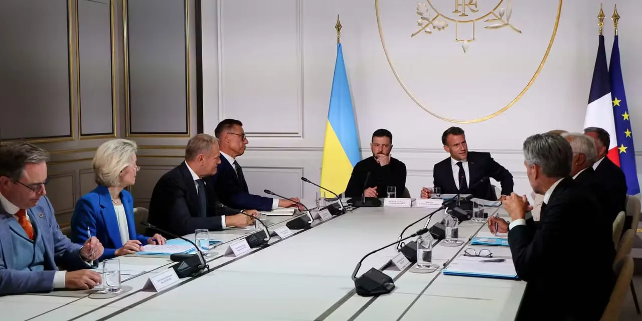 W Paryżu rozpoczęło się spotkanie Koalicji Zdecydowanych, na posiedzenie przybył Witkoff — Le Monde