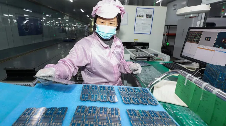 Китай таємно створив прототип машини для виробництва сучасних чипів EUV