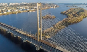 Суд зобов’язав ТОВ «Бережок» повернути Києву ділянку в заповідній зоні та знести самочинні будинки