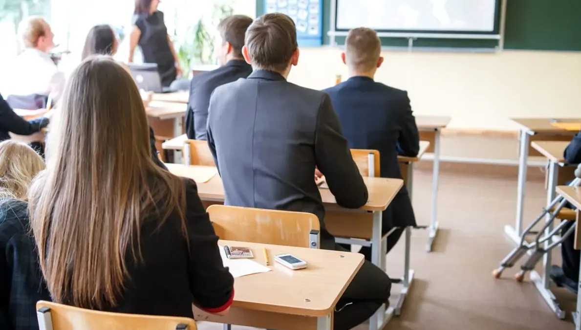 Випускні класи в Україні «порожніють» через виїзд молоді за кордон, — доцент Висоцький
