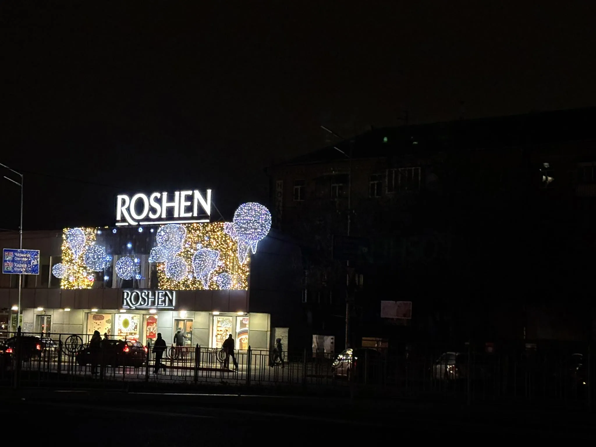 КМДА закликає бізнес відключити світлові вивіски