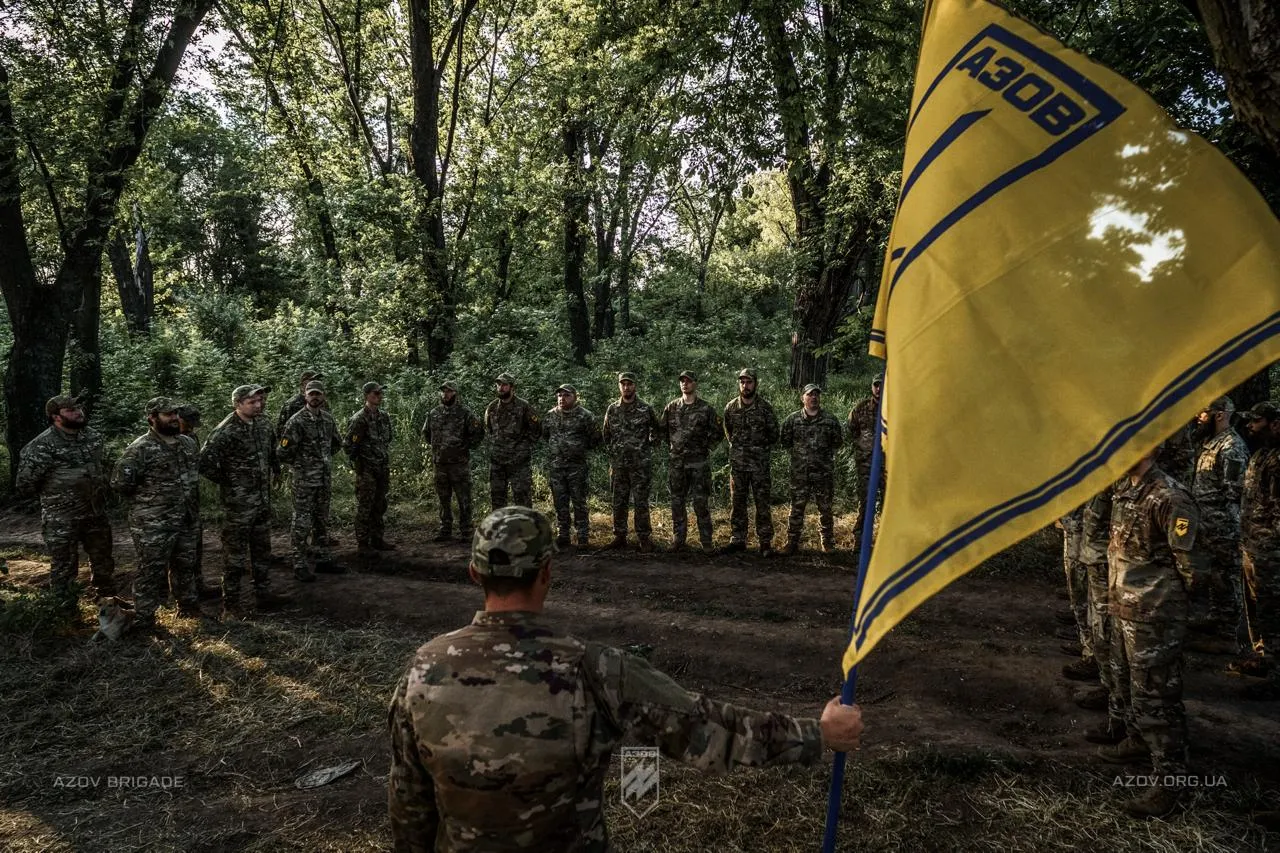 «Азов» на полі бою й поза ним