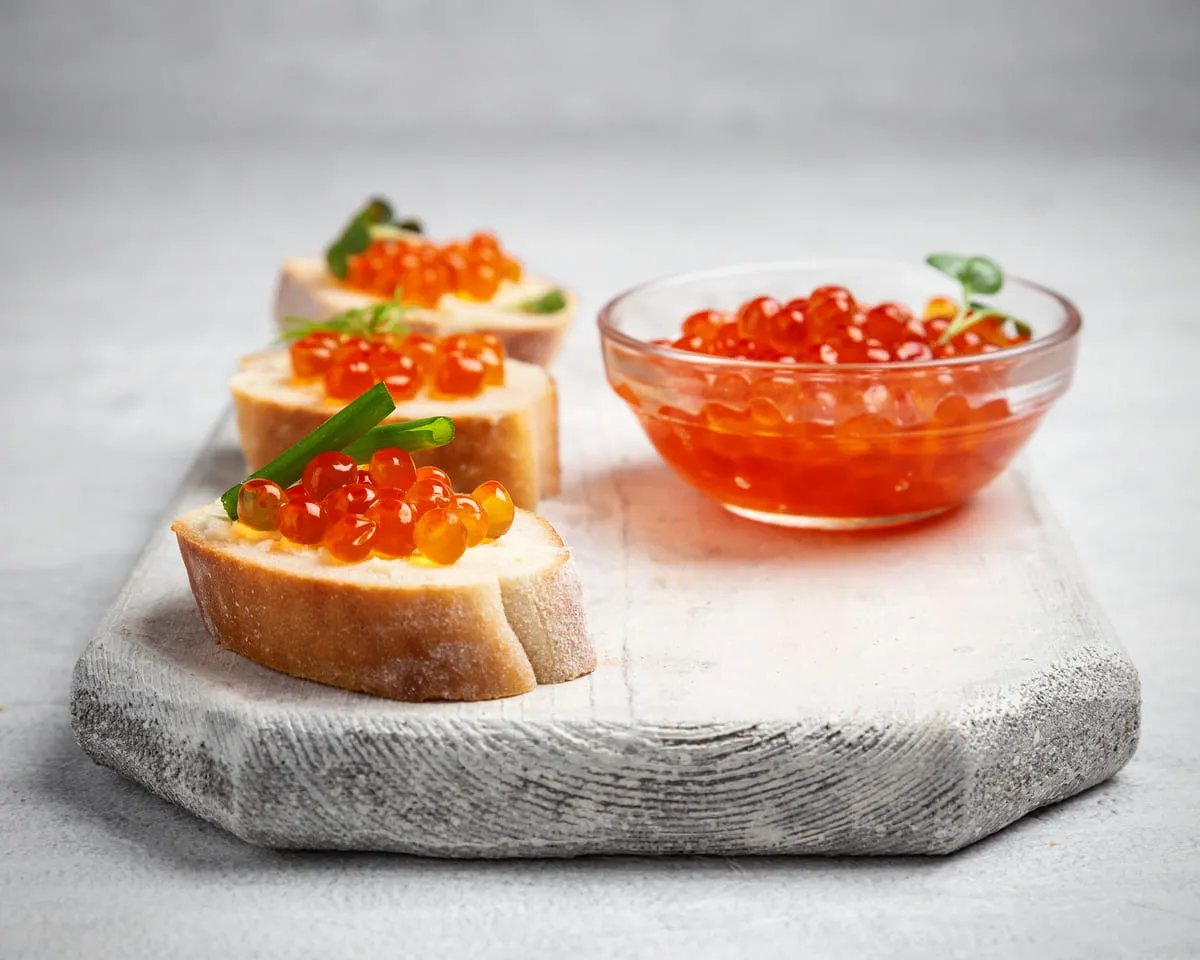 Що приготувати на свято: бутерброди, закуски з червоною ікрою від METRO