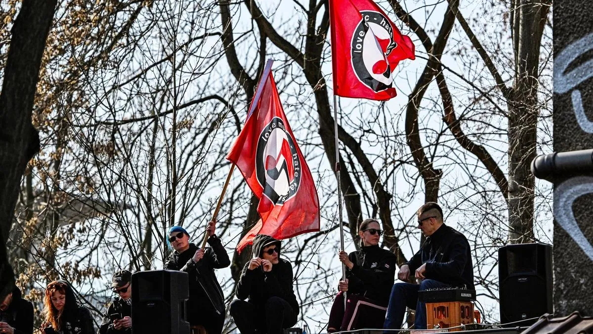 Влада Німеччини відреагувала на рішення США оголосити «антифашистів» терористами