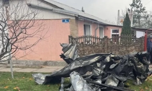 У центрі Семенівки російські дрони пошкодили дві цивільні автівки